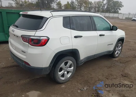 2019 Jeep Compass Latitude 4X4 из США, поврежденный, VIN 3C4NJDBB4KT761015
